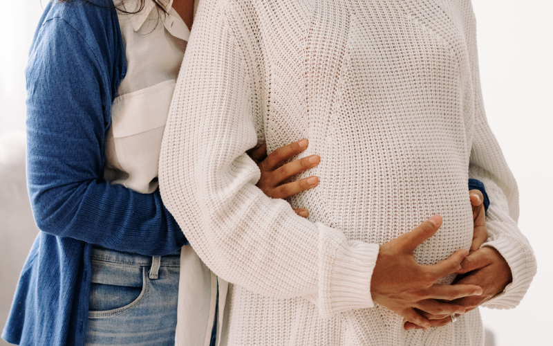 Caso de éxito en IMF Easyfiv: ¿Cómo logramos el embarazo en una pareja de mujeres con baja reserva ovárica?